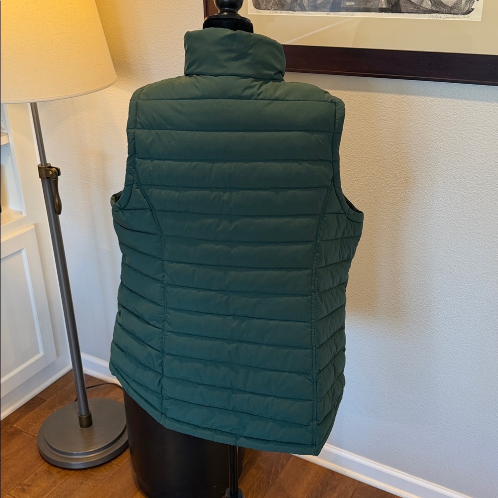Nautica women’s down puffer quilted hunter green winter vest XXL EUC - Picture 2 of 3